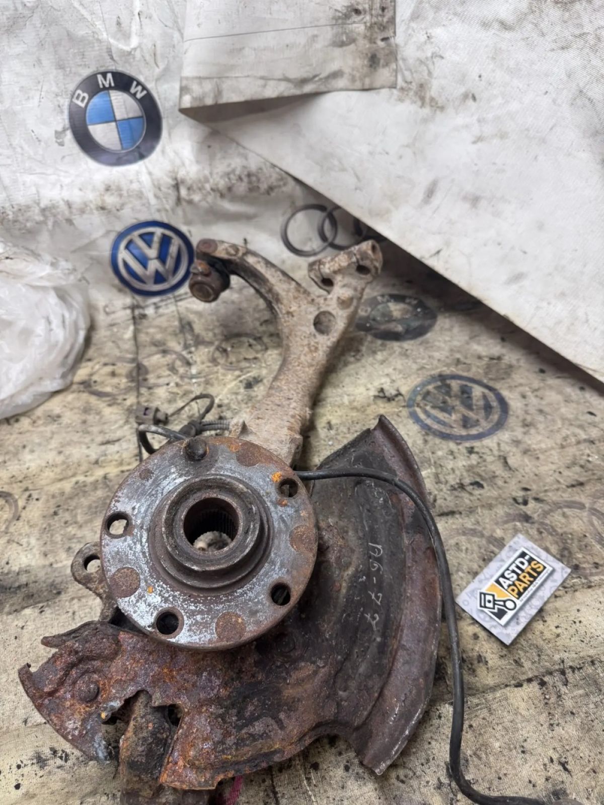 Кулак передний правый VW Passat B5 8D0407258AM, 4200 рублей, Малые Вязёмы