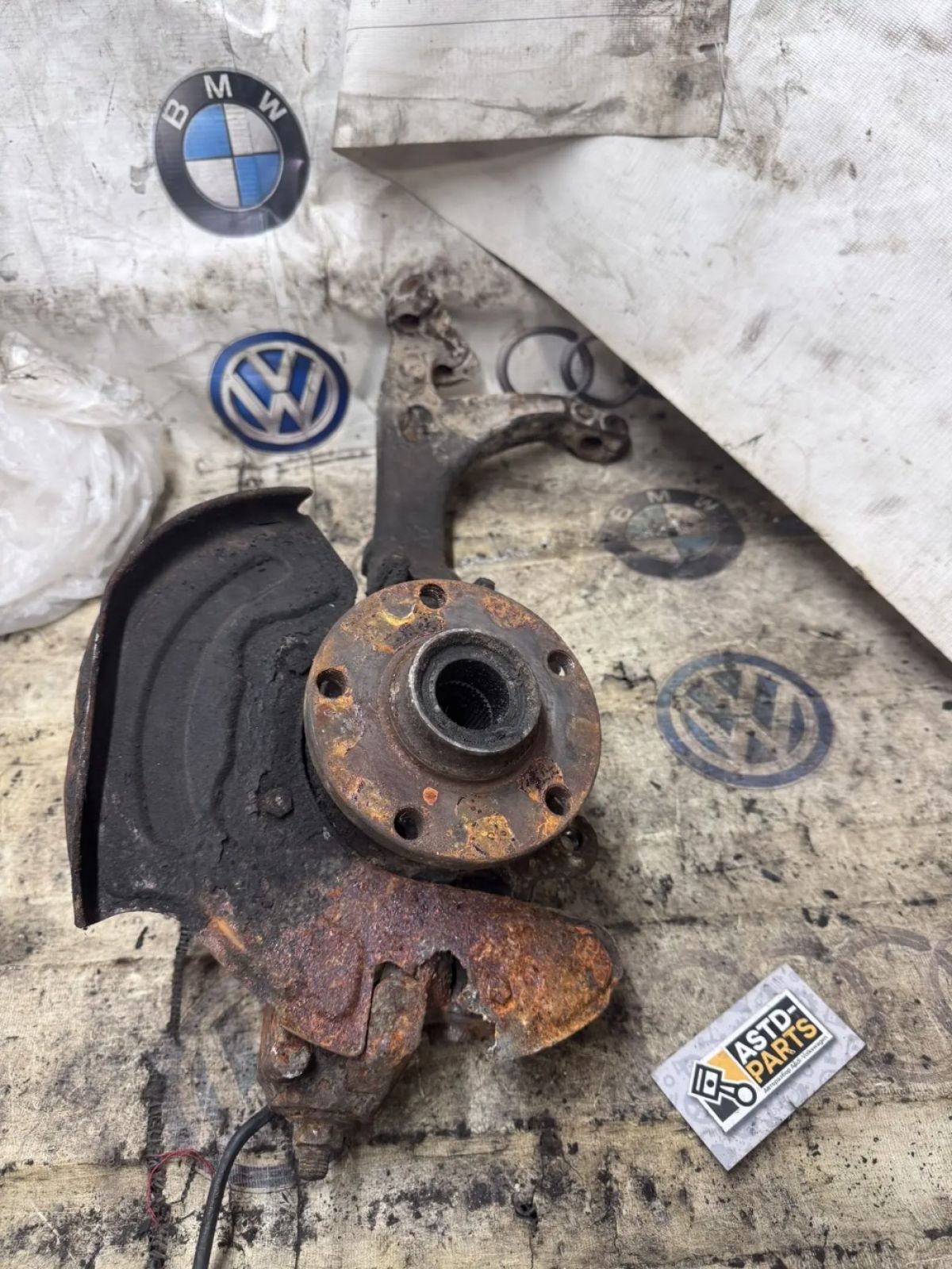 Кулак передний левый VW Passat B5 8D0407257AM, 4200 рублей, Малые Вязёмы