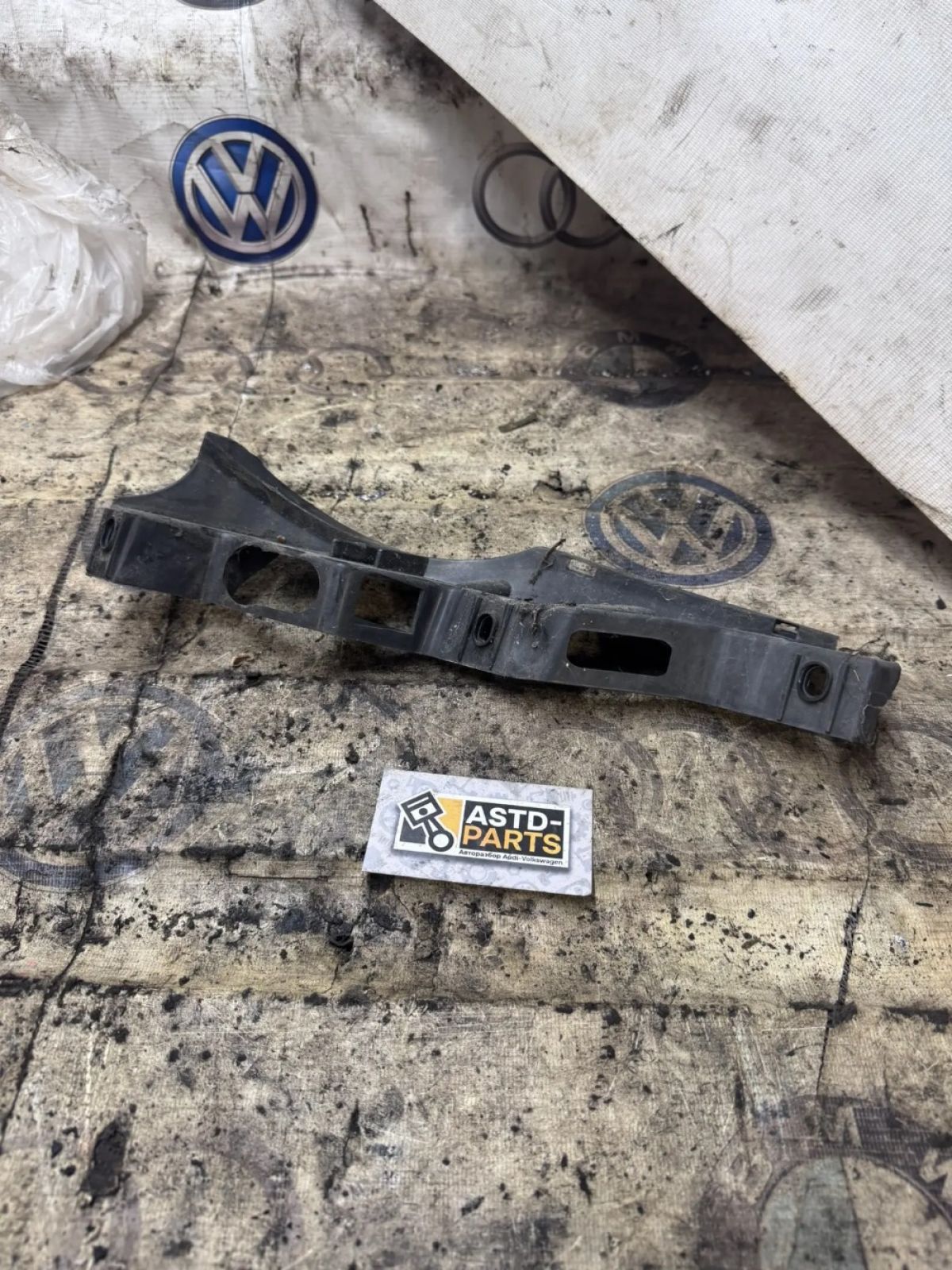 Направляющая бампера левая Volkswagen Passat B6, 1100 рублей, Малые Вязёмы