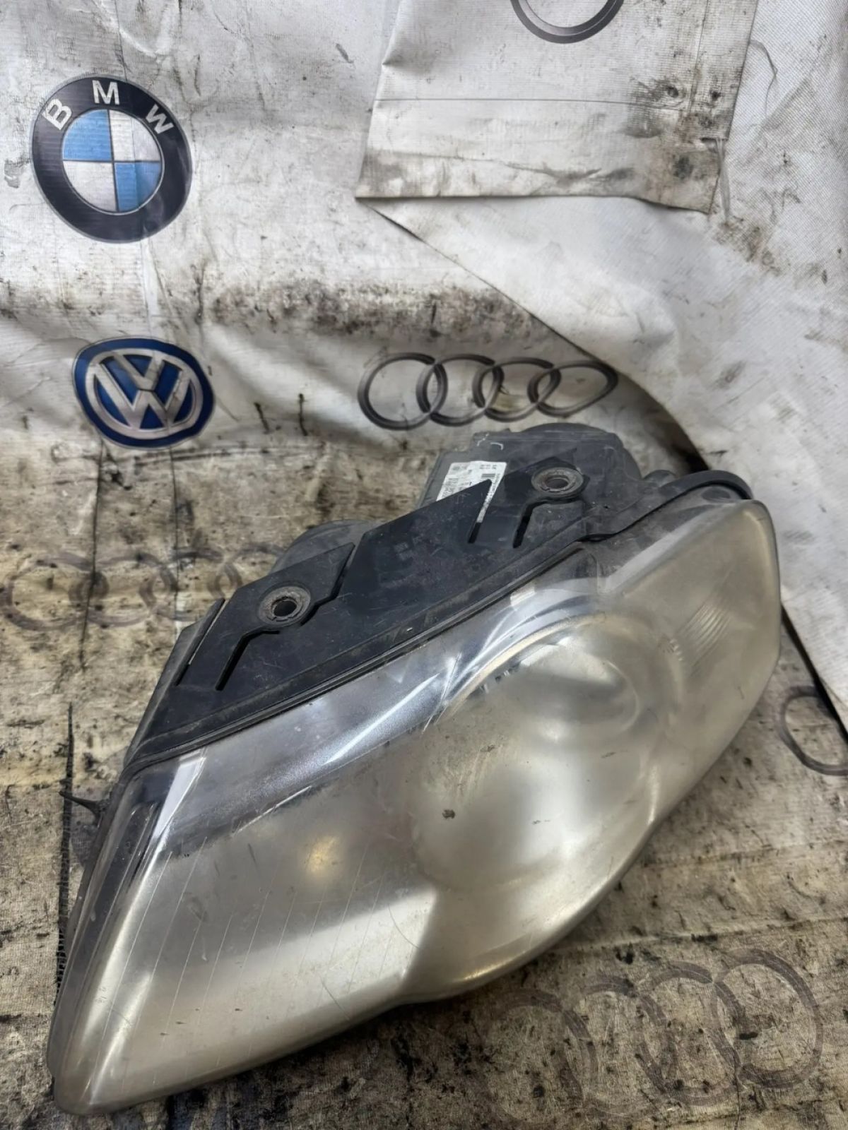 Фара левая VW Passat B6 дефектная, 1600 рублей, Малые Вязёмы