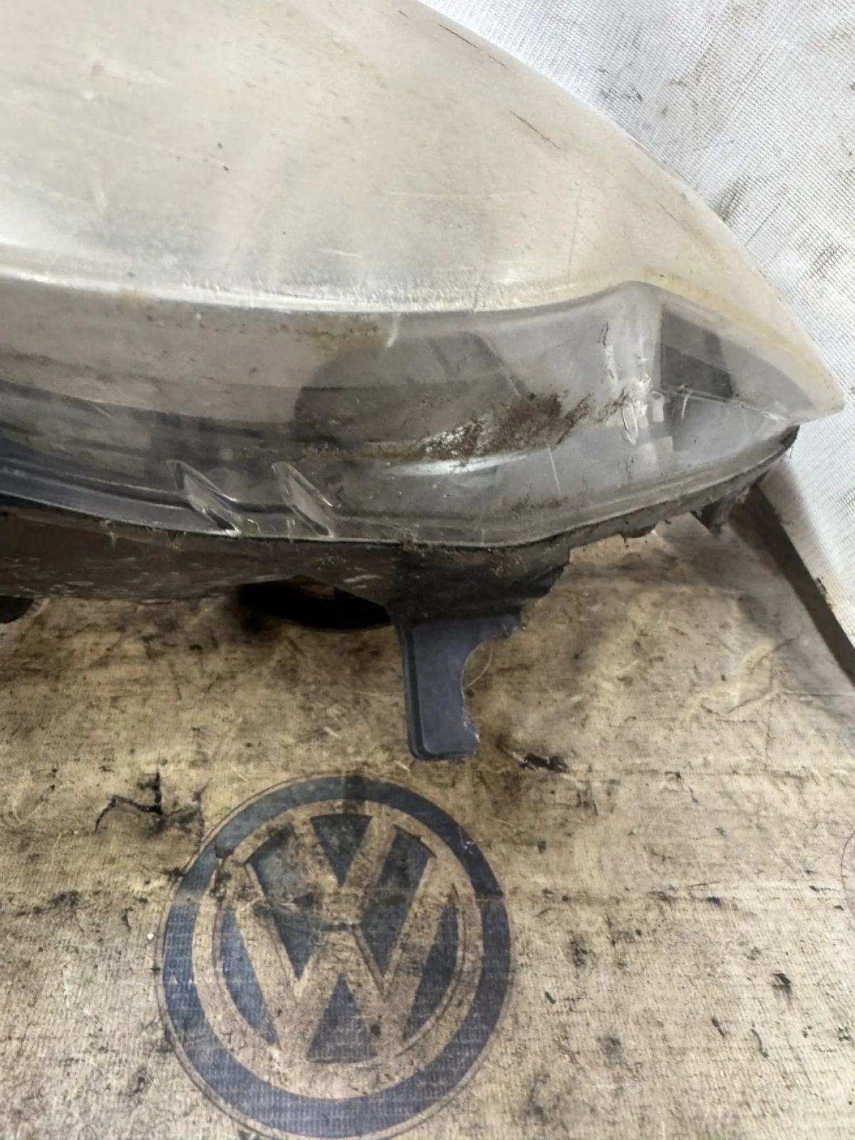 Фара левая VW Passat B6 дефектная, 1600 рублей, Малые Вязёмы