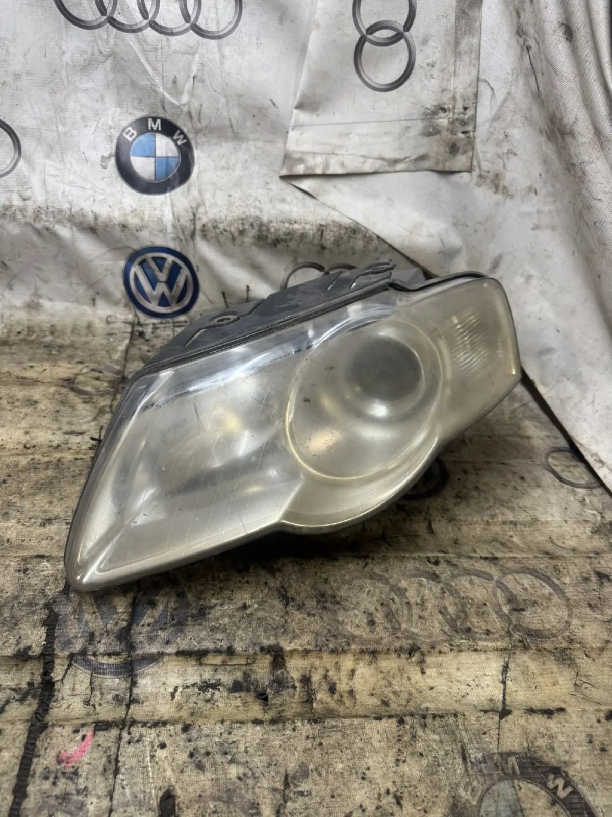Фара левая VW Passat B6 дефектная, 1600 рублей, Малые Вязёмы